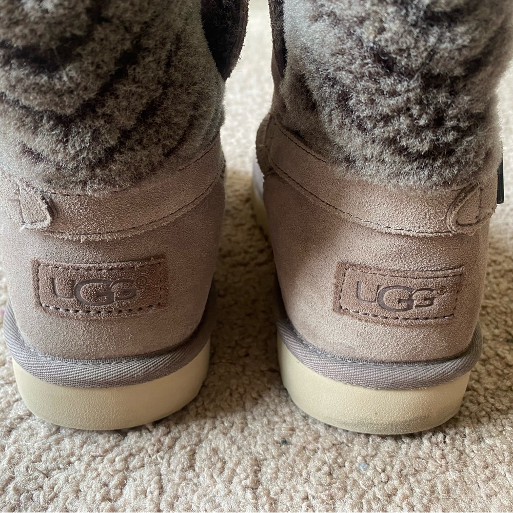Ugg Adria Women’s Short Boots in grey, size 8 - Picture 7 of 11